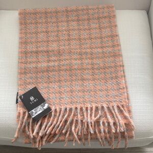 Tumi Peach and Gray Houndstooth Fringe Scarf